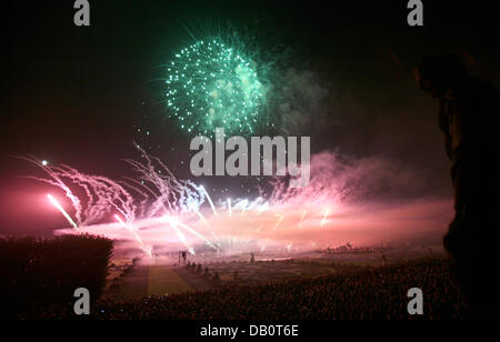 Feuerwerk von Team MACEDO explodieren zu einer Symphonie D-Dur von Joseph Haydn auf der 17. internationalen Feuerwerkswettbewerb in Hannover, Deutschland, 22. September 2007. Pyrotechnik-teams aus Russland, Südafrika, Vereinigtes Königreich und Portugal in den diesjährigen Wettbewerb um portugiesische Team "Macedo Pirotecnica" mit dem Titel zu krönen. Foto: Holger Hollemann Stockfoto