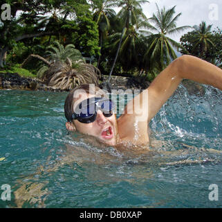 Deutscher Triathlet und Ironman Hawaii-Sieger von 2005, Faris Al Sultan, während seine Schwimmtraining in Kailua-Kona, Hawaii, USA, 9. Oktober 2007 abgebildet ist. Foto: Thomas Frey Stockfoto