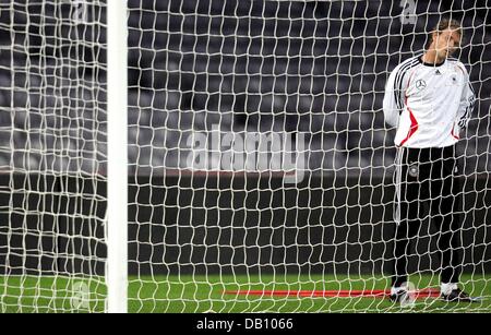 Torhüter der deutschen Nationalmannschaft, Jens Lehmann ist in das Ziel während einer Trainingseinheit im Stadion mit Croke Park in Dublin, Irland, 12. Oktober 2007 abgebildet. Das deutsche Team bereitet sich auf seine Euro2008-Qualifikationsspiel gegen Irland am Samstag, den 13. Oktober. Foto: Rolf Vennenbernd Stockfoto