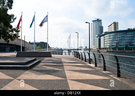 Uferpromenade und BBC Media City, Salford Quays, größere Manchester, UK Stockfoto