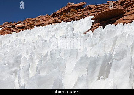 Landschaft mit Schneestrukturen, Penitentes, nieves penitentes, Penitente, Reserva Nacional de Fauna Andina Eduardo Abaroa, Bolivien, Südamerika Stockfoto