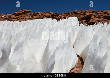 Landschaft mit Schneestrukturen, Penitentes, nieves penitentes, Penitente, Reserva Nacional de Fauna Andina Eduardo Abaroa, Bolivien, Südamerika Stockfoto