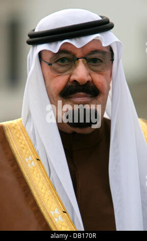 Abdullah bin Abdul Aziz Al Saud König von Saudi Arabien Gesten vor dem Brandeburg Tor in Berlin, Deutschland, 8. November 2007. Foto: Tim Brakemeier Stockfoto