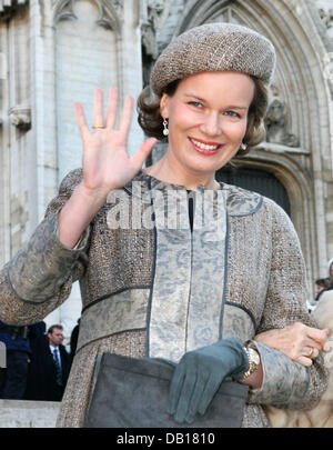 Kronprinzessin Mathilde besucht die "Koningsfeest" feiern in Brüssel, 15. November 2007. Während die Koningsfeest Studenten protestierten gegen die Monarchie. Einige von ihnen wurden von der Polizei in gefangen genommen. Foto: Albert Nieboer (Niederlande) Stockfoto