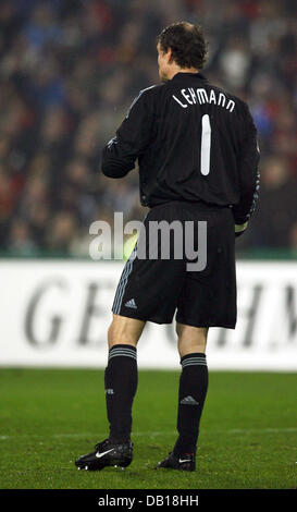 Deutsche Nationaltorwart Jens Lehmann ist auf dem Platz in der Gruppe D Euro2008 Qualifikationsspiel gegen Zypern in AWD-Arena in Hannover, 17. November 2007 abgebildet. Deutschland besiegte Zypern 4: 0. Foto: Jochen Luebke Stockfoto