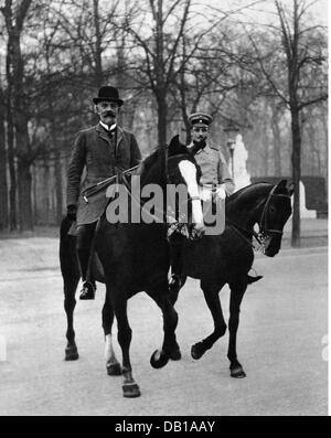 Bethmann-Hollweg, Theobald von, 22.11.1856 - 2.1.1921, deutscher Politiker, Kanzler des Deutschen Kaiserreichs 14.7.1909 - 13.7.1917, auf Pferd, ca. 1914, Stockfoto