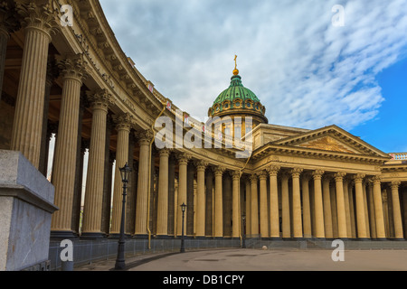 Kasaner Kathedrale oder Kazanskiy Kafedralniy Sobor auf dem Newski-Prospekt in Sankt-Petersburg, Russland. Sie widmet sich unserer lieben Frau o Stockfoto