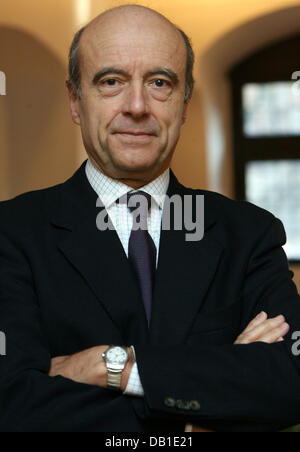 Französische ehemaligen Premierminister Alain Juppé, Bürgermeister von Bordeaux, im Rathaus von Freiburg, Deutschland, 14. Dezember 2007 abgebildet. Juppé will Freiburgs Umweltpolitik für seine Heimatstadt zu kopieren. Foto: PATRICK SEEGER Stockfoto