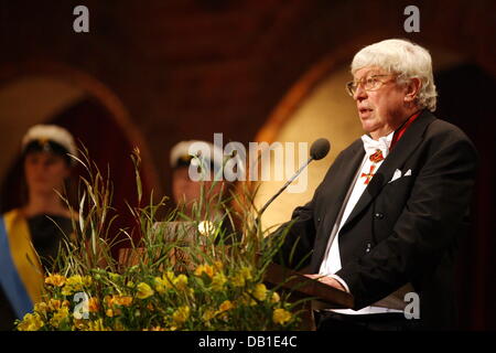 Deutsche Nobelpreisträger 2007 Nobelpreis für Chemie, Gerhard Ertl, hält eine Rede während des Banketts an das Rathaus von Stockholm, 10. Dezember 2007 statt. Der Nobelpreis ist mit 1,1 Millionen Euro dotiert. Foto: Kay Nietfeld Stockfoto