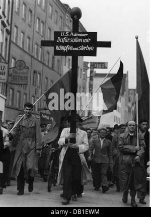 Demonstrationen, Deutschland, Demonstration des deutschen Gewerkschaftsbundes für die operative Mitbestimmung, kommunistische Demonstranten, München, Deutschland, 26.5.1952, zusätzliche-Rechte-Clearences-nicht vorhanden Stockfoto