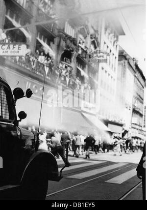 Demonstrationen, Deutschland, Proteste gegen verlängerte Öffnungszeiten samstags, Kaufingerstraße, München, 20.6.1953, Zusatzrechte-Clearences-nicht verfügbar Stockfoto