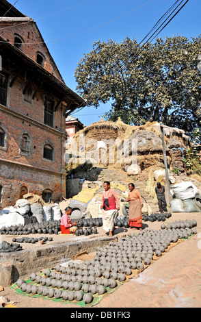 Töpfereien in der Straße Keramik quadratisch Bhaktapur Nepal Stockfoto