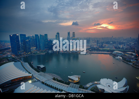 Erhöhten Blick auf die Marina Bay, Singapur. Stockfoto