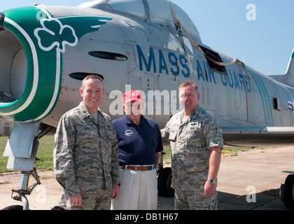 Generalleutnant (Ret) Winton "Bones" Marshall war ein f-86 Sabre Pilot und Kommandant der 335th Fighter Squadron, Korea, von 1951 bis 1952. Nach dem Krieg die Luftwaffe offiziell bestätigt 6 ½ Luftsiege für Lt. General Marshall. Der 94-j hrige im Ruhestand gener Stockfoto