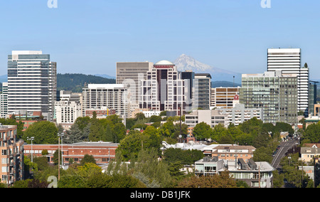 Die Skyline der Innenstadt Portland Oregon und Mt. Hood. Stockfoto