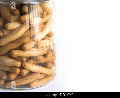 Grissini im Glas isoliert Stockfoto