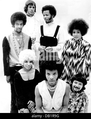 SCHLAU und der Familie Stein Promo-Foto von US-Funk-Band mit Sly Stone über 1969. Siehe Beschreibung unten für Namen Stockfoto