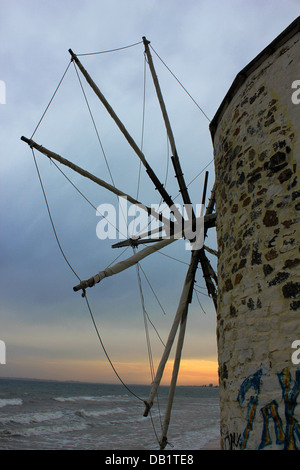 Windmühle in Kalyves Beach, Chalkidiki, Griechenland Stockfoto