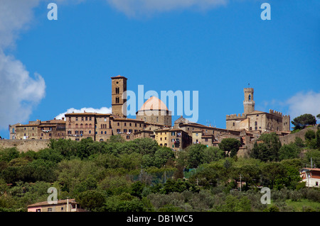 Panoramablick auf mittelalterlichen Hügel Stadt Volterra Toskana Italien Stockfoto