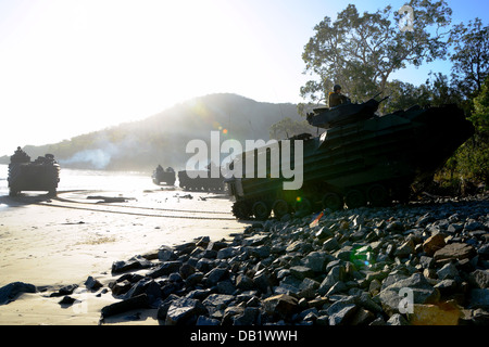 US-Marines und Segler mit Golf Company, Battalion Landing Team 2. Bataillon, 4. Marinen, 31. Marine Expeditionary Unit, p Stockfoto