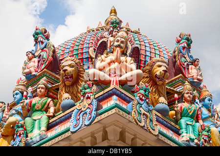 Fragment der Dekorationen der Hindu-Tempel Sri Mariamman in Singapur Stockfoto