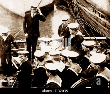 Scotts Antarktis Expedition Kapitän Scott Adressierung die Crew der Terra Nova vor dem Abflug voraussichtlich im Juni 1910 Stockfoto