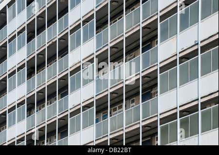 Eine abstrakte Sicht von einem Wohnblock im Großraum Braunschweig von Manchester. Stockfoto