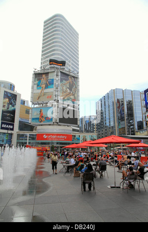 Dundas Square am 12. Juli 2013 in Toronto, Kanada Stockfoto