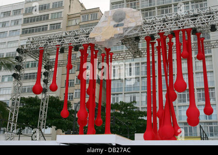 Rio De Janeiro, Brasilien. 21. Juli 2013. Bühne für die Stationen des Kreuzweges Zeremonie, um vom Papst Francis auf der Welt Jugend Tag 2013 in Copacabana geleitet werden. Rio De Janeiro, Brasilien, 21. Juli 2013. Die 13. Station hier gezeigten zeigt das Blut von Jesus. Bildnachweis: Maria Adelaide Silva/Alamy Live-Nachrichten Stockfoto
