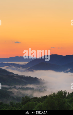 Sunrise, gesehen von der Little River Road, Great Smoky Mountains National Park, Tennessee, USA Stockfoto