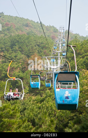 Sessellift führt zu Yaoshan Berg. Guangxi Zhuang autonomen Region, China Stockfoto