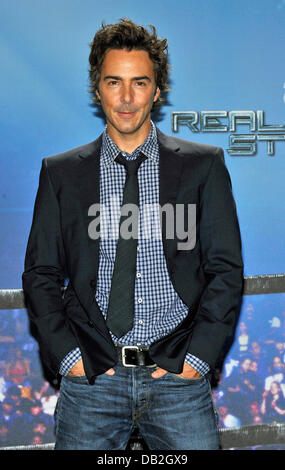 US-kanadischen Regisseur Shawn Levy bei einem Fototermin für den Film stellt "Real Steel in München, Deutschland, 12. September 2011. Der Film kommt deutschen Kinos am 10. November 2011 und erzählt die Geschichte der humanoiden Roboter kämpfen gegenseitig während Boxen Spiele. Foto: Ursula Düren Stockfoto