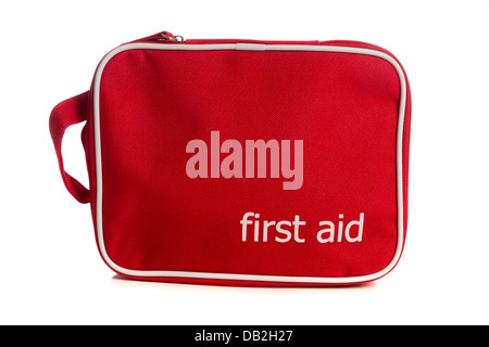 Kleine rote Verbandskasten auf weißem Hintergrund Stockfoto