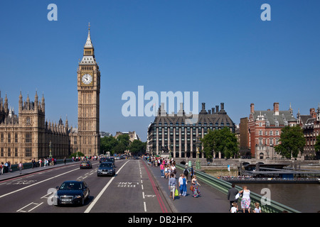 Big Ben (Elizabeth-Turm) und Westminster Bridge, London, England Stockfoto