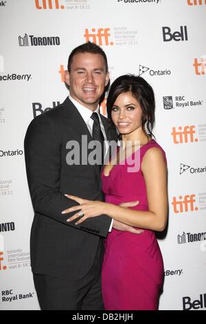 US-Schauspieler Channing Tatum (l) und Frau/Schauspielerin Jenna Dewan-Tatum besuchen die Premiere von "zehn Jahr' während des Toronto International Film Festival, TIFF, Ryerson Theatre in Toronto, Kanada, am 12. September 2011. Foto: Hubert Boesl Stockfoto