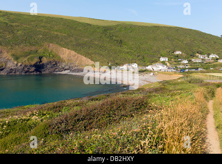 Crackington Haven Beach North Cornwall zwischen Bude und Tintagel England UK South West Coast Path an einem schönen sonnigen Tag Stockfoto