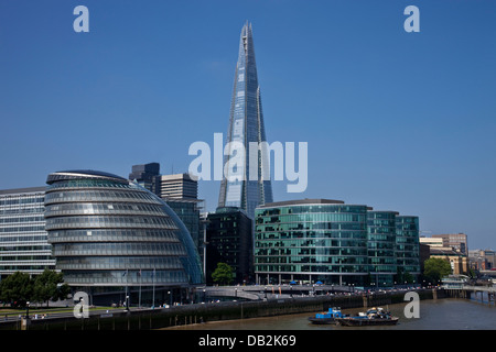 Die London Assembly Building (Rathaus) und London Entwicklung sowie der Shard, London, England Stockfoto