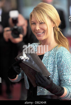 Kanadische Schauspielerin Deborah Kara Unger kommt auf dem roten Teppich für die Eröffnungsgala der das Filmfest Oldenburg in der EWE Arena in Oldenburg, Deutschland, 14. September 2011. Das 18. Filmfest Oldenburg findet statt vom 14. bis 18. September 2011. Foto: INGO WAGNER Stockfoto