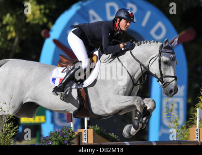 Französisch zeigen, dass Jumper Penelope Leprevost und ihr Pferd Mylord Carthago an der Europameisterschaft in Madrid, Spanien, 15. September 2011 teilnehmen. Foto: Jochen Luebke Stockfoto