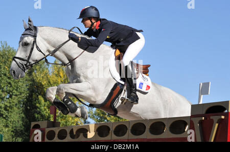 Französisch zeigen, dass Jumper Penelope Leprevost und ihr Pferd Mylord Carthago an der Europameisterschaft in Madrid, Spanien, 15. September 2011 teilnehmen. Foto: Jochen Luebke Stockfoto