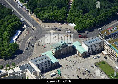 Berlin 2013/06/05-Blick auf das Brandenburger Tor am Pariser Platz in Berlin. Stockfoto