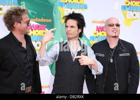 Scott Underwood (l-R), Patrick Monahan und Jimmy Stafford der Band statt "Train" Nickelodeon 2011 Kids Choice Awards am USC Galen Center Los Angeles, Kalifornien - 02.04.11 Stockfoto