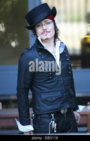 Adam Ant außerhalb der ITV Studios London, England - 06.04.11 Stockfoto