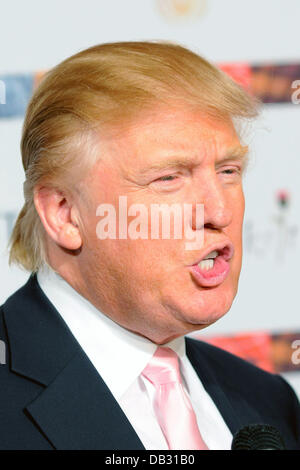 Donald Trump 9. jährliche "Gekleidet, Kilt" Charity Fashion show am Hammerstein Ballroom - Ankünfte. New York City, USA- Stockfoto