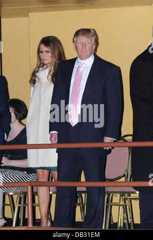 Donald und Melania Trump 9. jährliche "Gekleidet, Kilt" Charity Fashion show im Hammerstein Ballroom. New York City, USA- Stockfoto