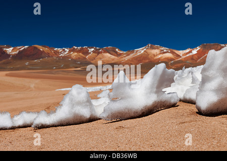 Eis und Schnee Strukturen vor dem Berg der sieben Farben (Montaña de Siete Colores), bolivianischen Anden Stockfoto