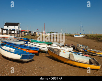 Ruderboote am Woodrolfe Creek, Tollesbury. Stockfoto