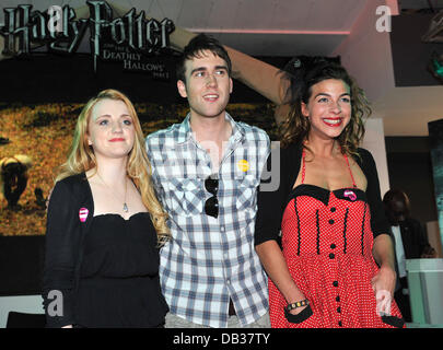 Evanna Lynch, Matthew Lewis, Natalia Tena Harry Potter und die Heiligtümer des Todes: Teil 1 - DVD Unterzeichnung statt bei HMV Oxford Street. Stockfoto