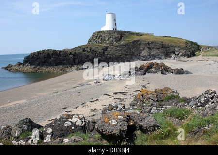 Llanddwyn Island Leuchtturm der westlichen Eingang zur die Menaistraße markiert Stockfoto