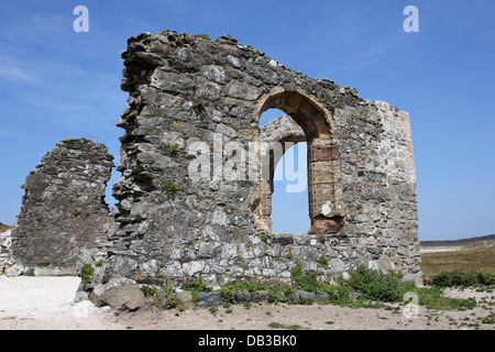 Die Ruinen von Llanddwyn Kapelle, Llanddwyn Insel Anglesey Stockfoto